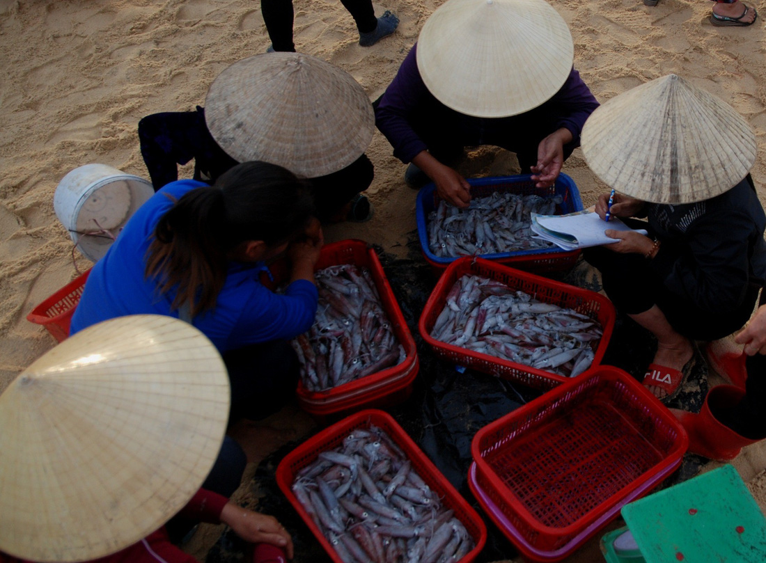 Nụ[-]cười[-]hồi[-]sinh[-]từ[-]vùng[-]biển[-]chết